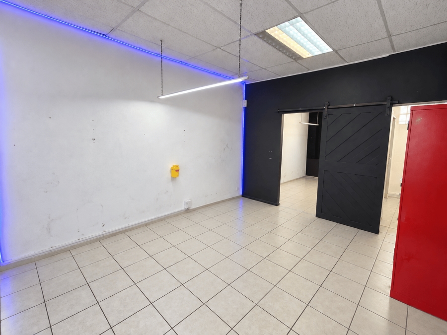 To Let Commercial Property for Rent in Vincent Eastern Cape